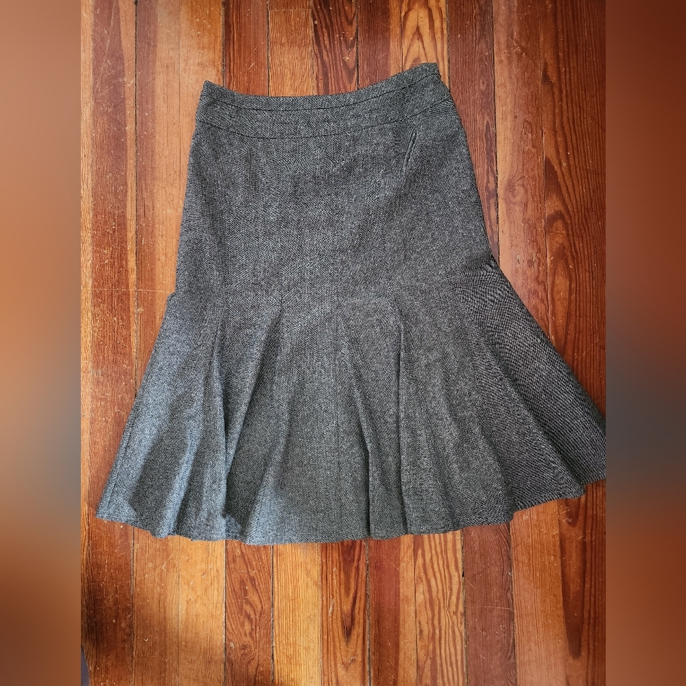 Darjoni vintage gray wool skirt.  It is lined, has a side zipper.